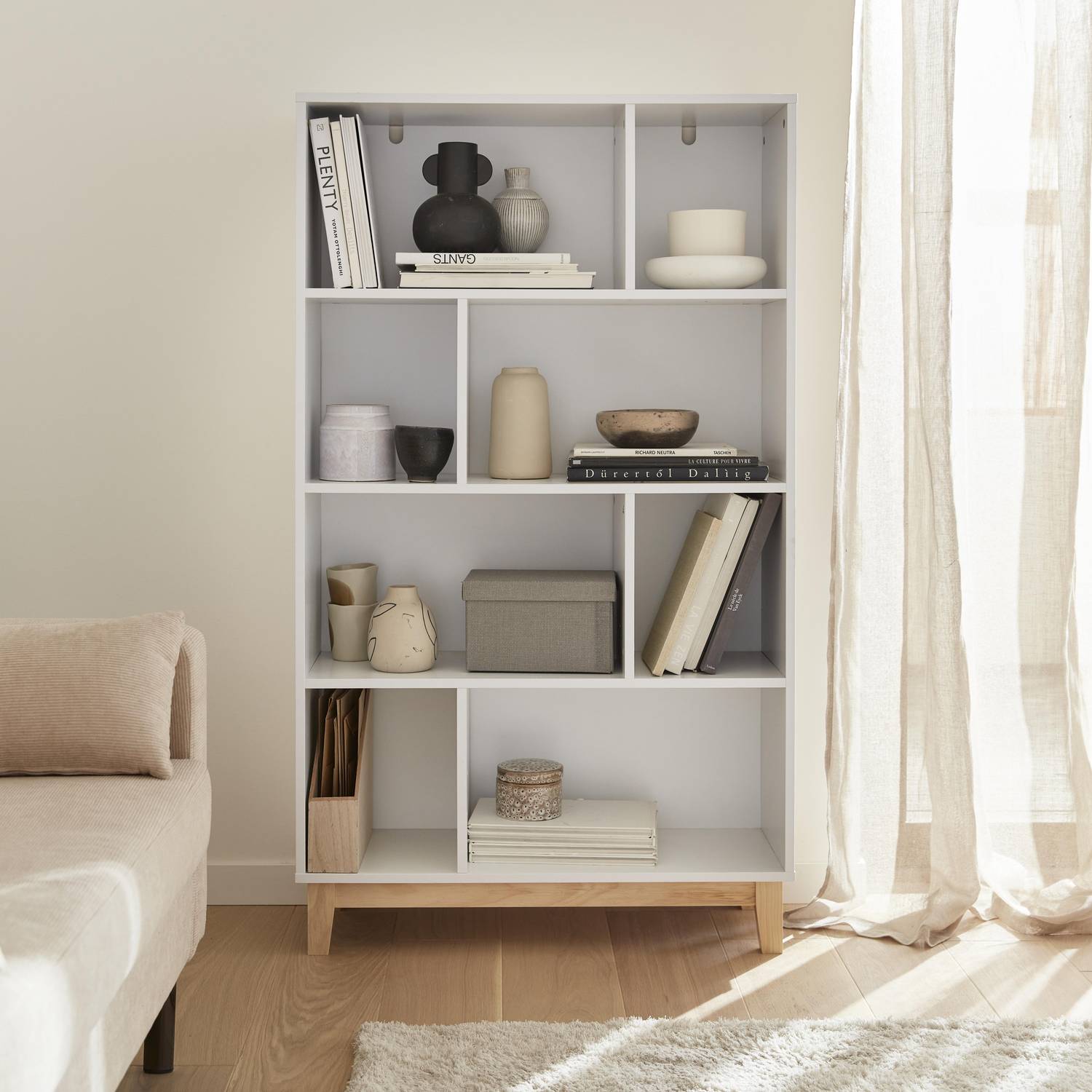 Librería blanca escandinava, estantería asimétrica - Floki - patas de madera de abeto, 4 estantes, 8 compartimentos, 80x30x138cm  Photo1