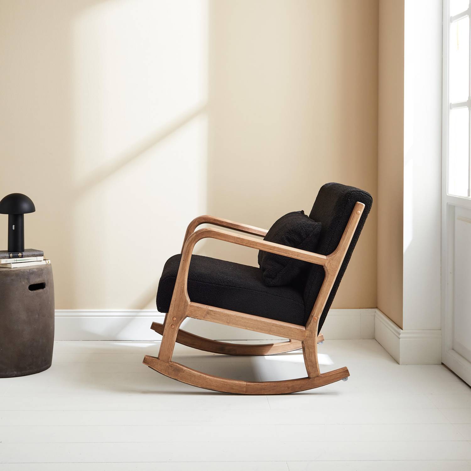 Fauteuil à bascule design en bois et tissu, bouclettes noires, 1 place, rocking chair scandinave Photo2