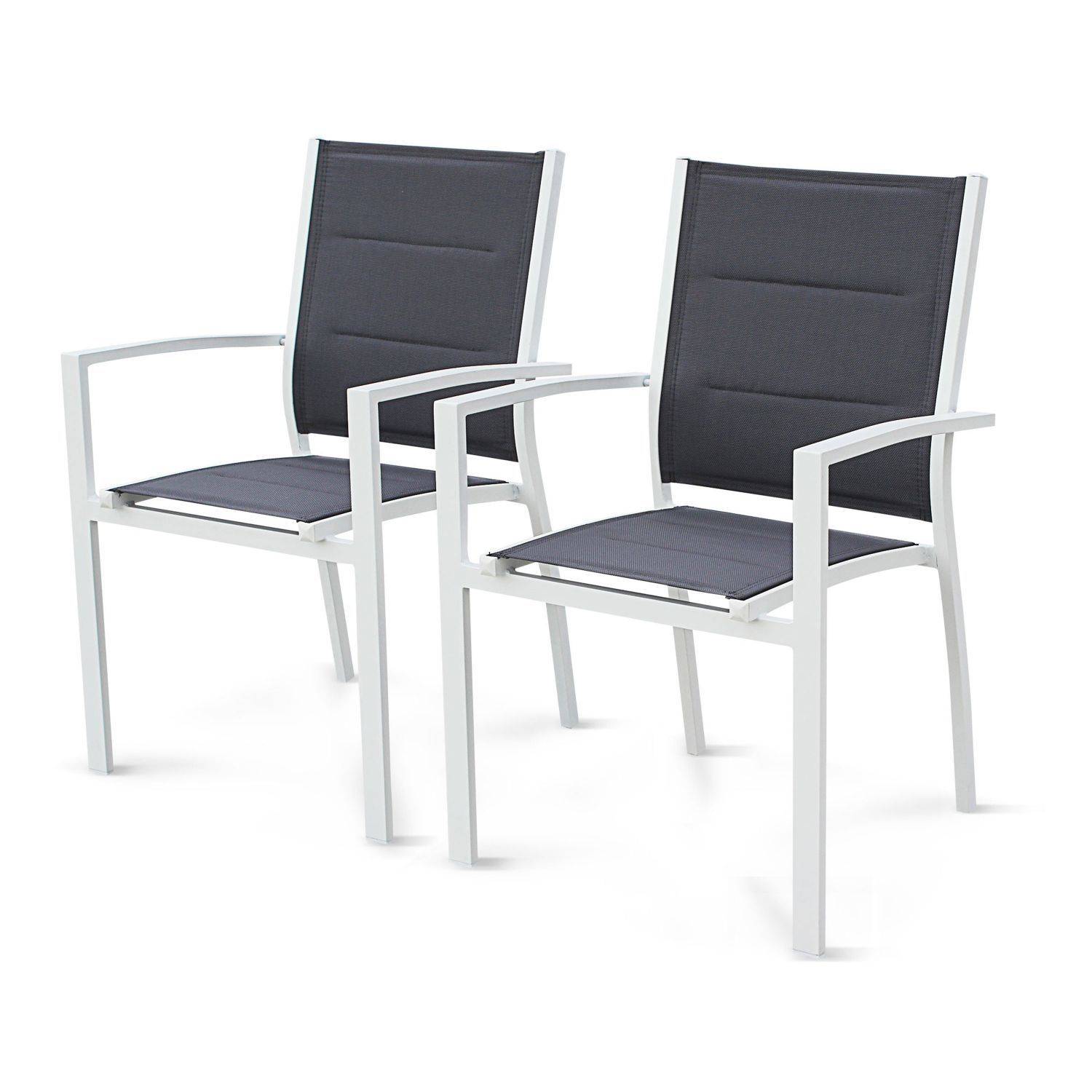 Chicago set, 1 tafel met een verlengstuk,  2 fauteuils, 6 stoelen uit aluminium en textileen Photo5