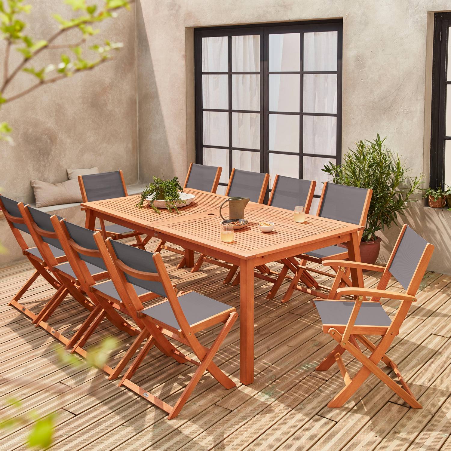 Salon de jardin en bois extensible - Almeria  table 200/250/300cm avec 2 rallonges, 2 fauteuils et 8 chaises, en bois d'Eucalyptus FSC huilé et textilène gris anthracite Photo2