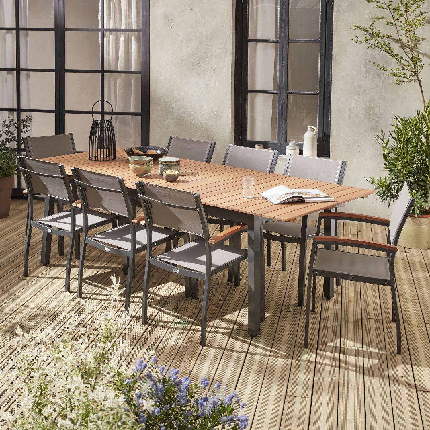Salon de jardin en bois Sevilla aluminium extensible  table200/250cm avec rallonge, 8 fauteuils, en aluminium, bois d'Eucalyptus FSC huilé et textilène gris taupe Photo1