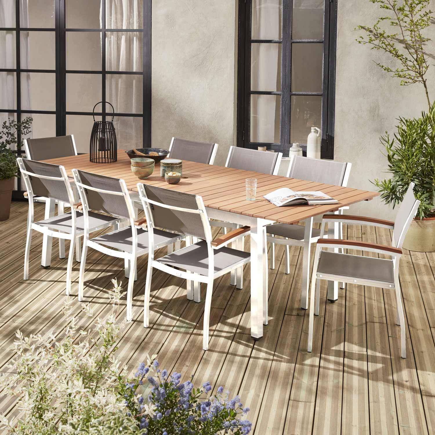 Salon de jardin en bois et aluminium extensible - Sevilla - 200/250cm avec rallonge, 8 fauteuils, en aluminium, bois d'Eucalyptus FSC huilé et textilène gris taupe Photo1