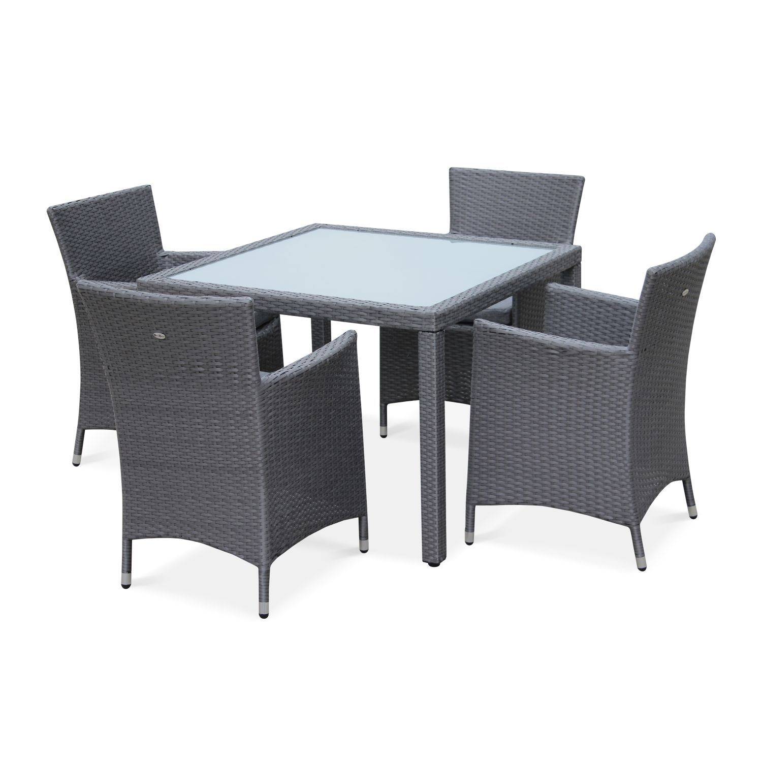 Ensemble Gesini, 1 table de jardin carrée et 4 fauteuils en résine tressée Photo1