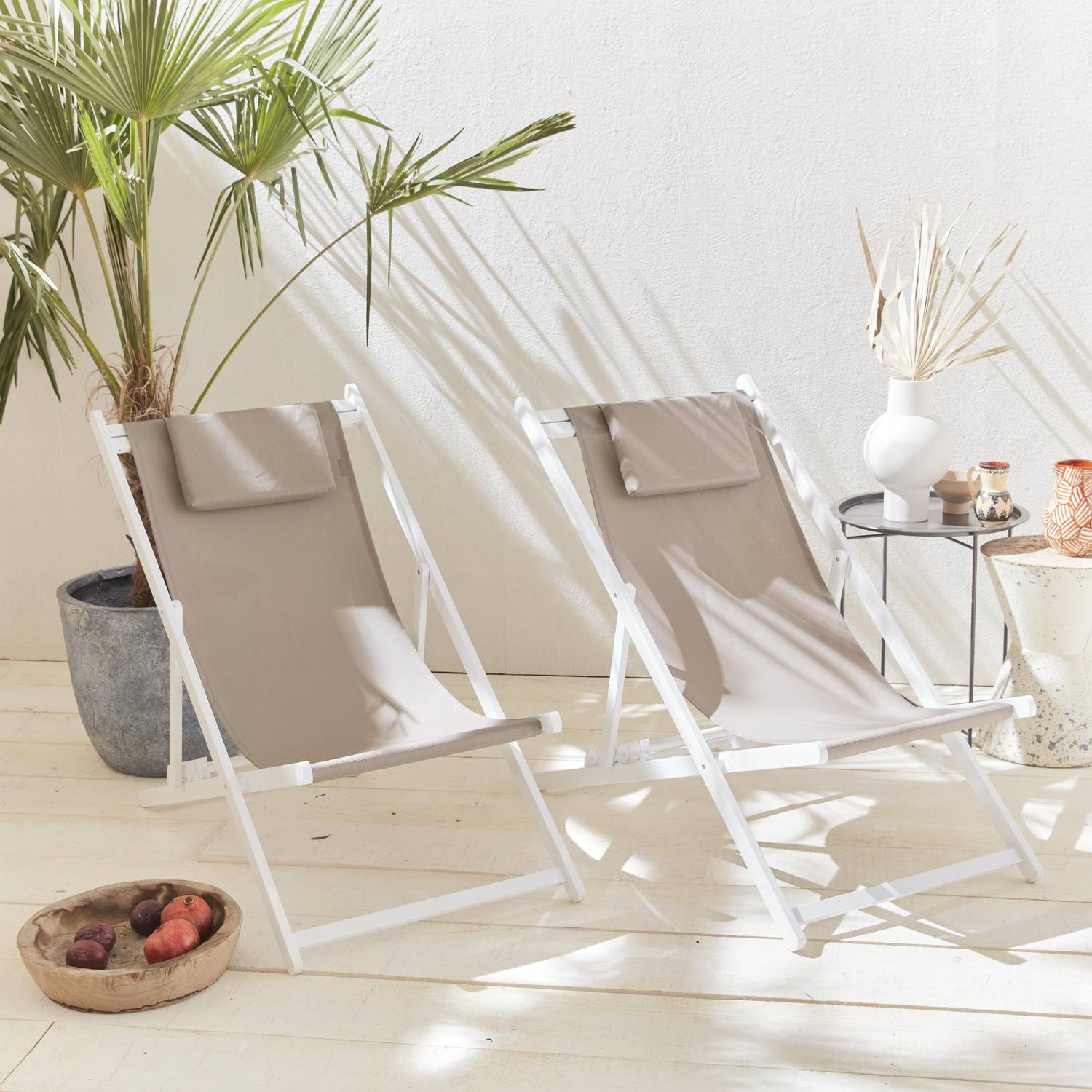 Set mit 2 Sonnenliegen - Gaia taupe - aus weißem Aluminium und taupefarbenem Textilene mit Kopfstützenkissen, Liegestuhl Photo1