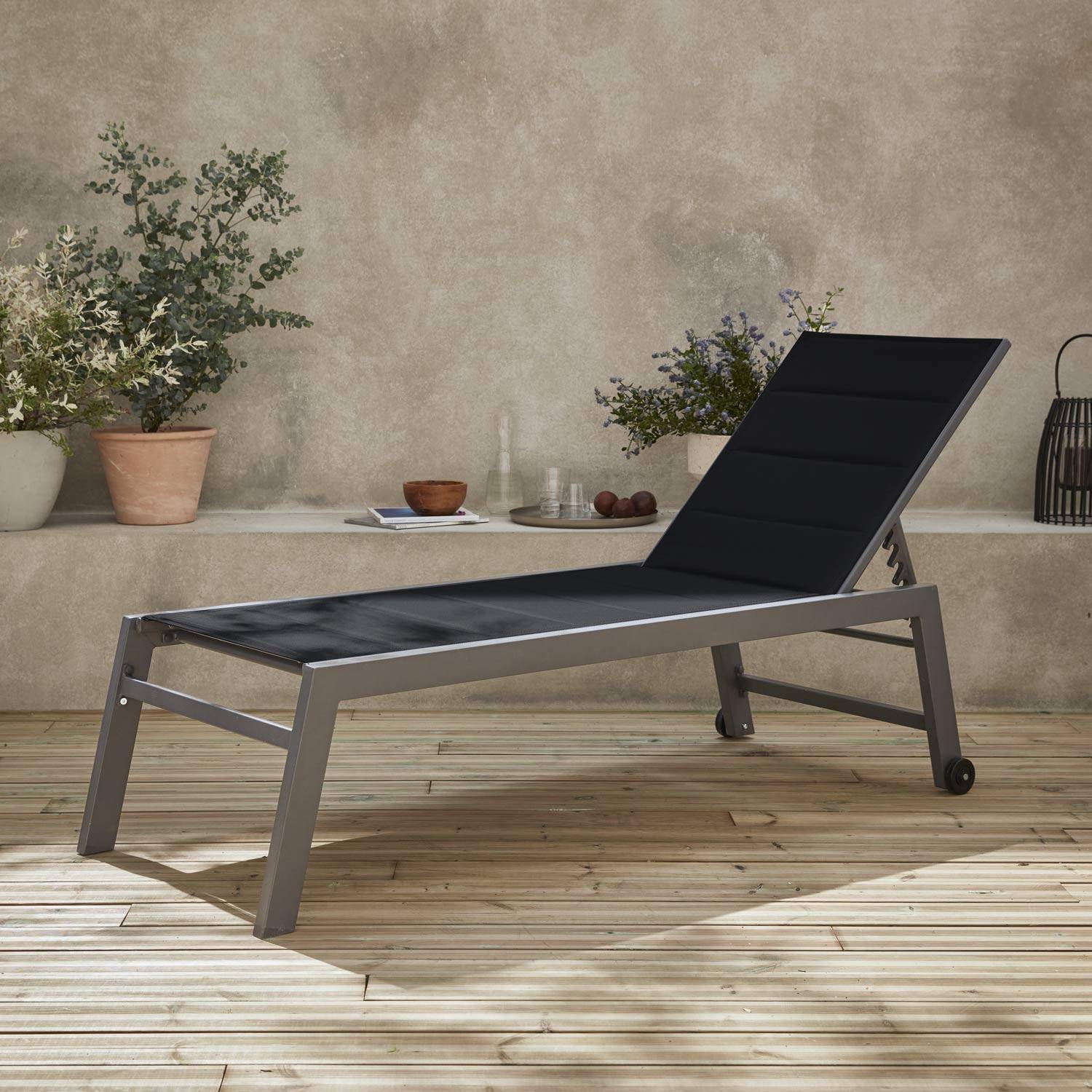 bain de soleil - Solis - Transat textilène matelassé et aluminium 6 positions, structure grise, textilène noir Photo1