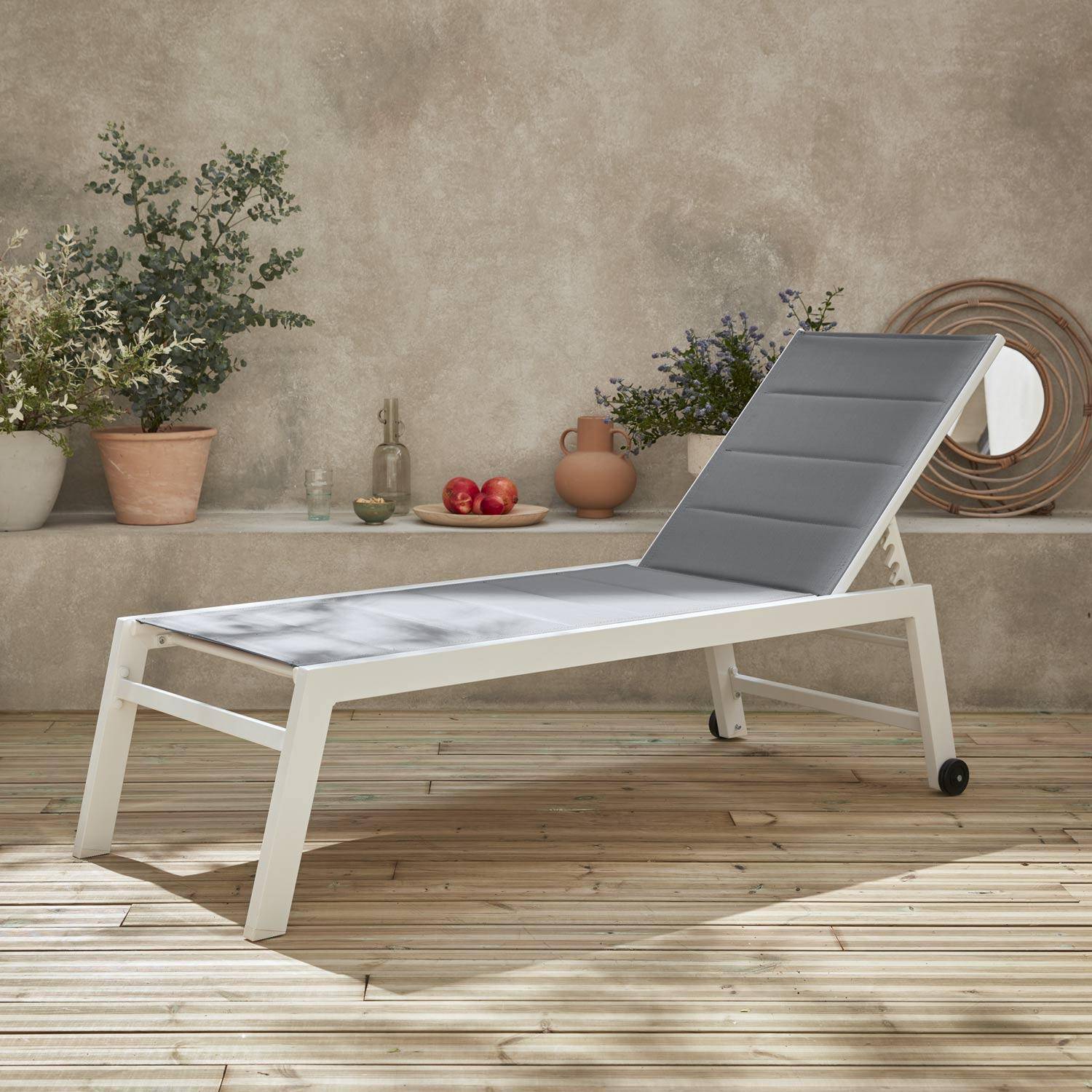 Sonnenliege - Solis - Liegestuhl aus gestepptem Textilene mit 6 Positionen, weißes Gestell, graues Textilene Photo1