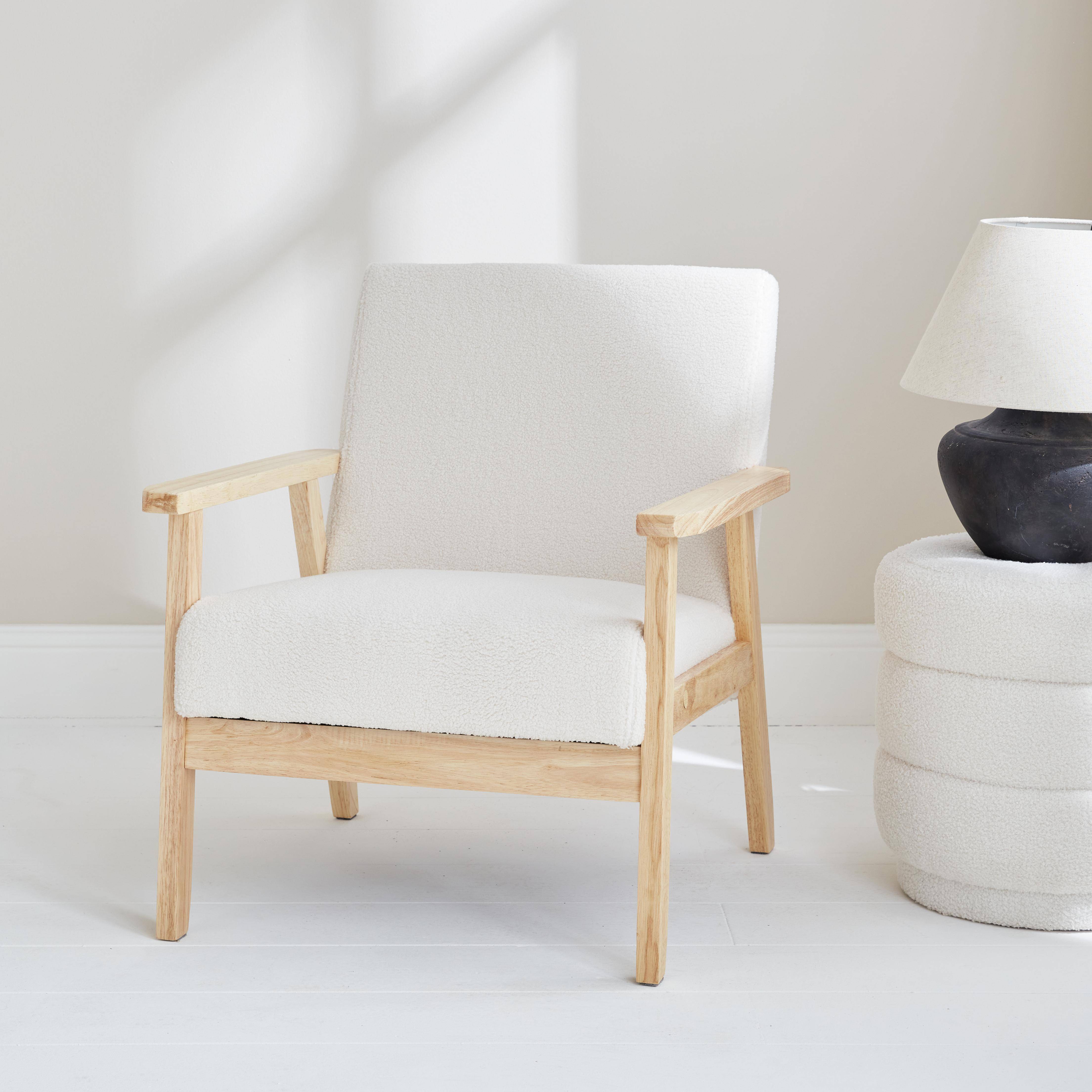 Scandinavische fauteuil van hout en witte boucléstof, B 64 x D 69,5 x H 73cm Photo1