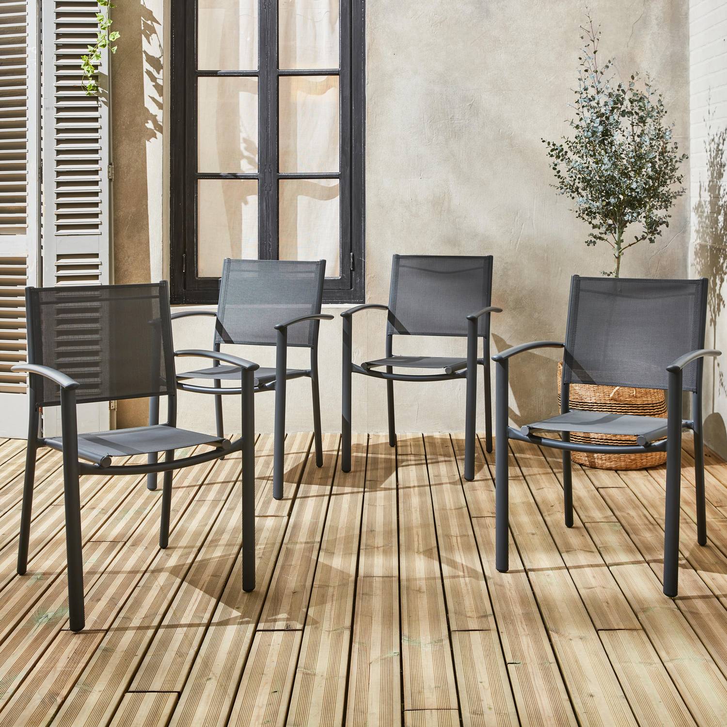 Lot de 4 fauteuils de jardin anthracite empilables aluminium et textilène P56xL57xH85cm Photo1