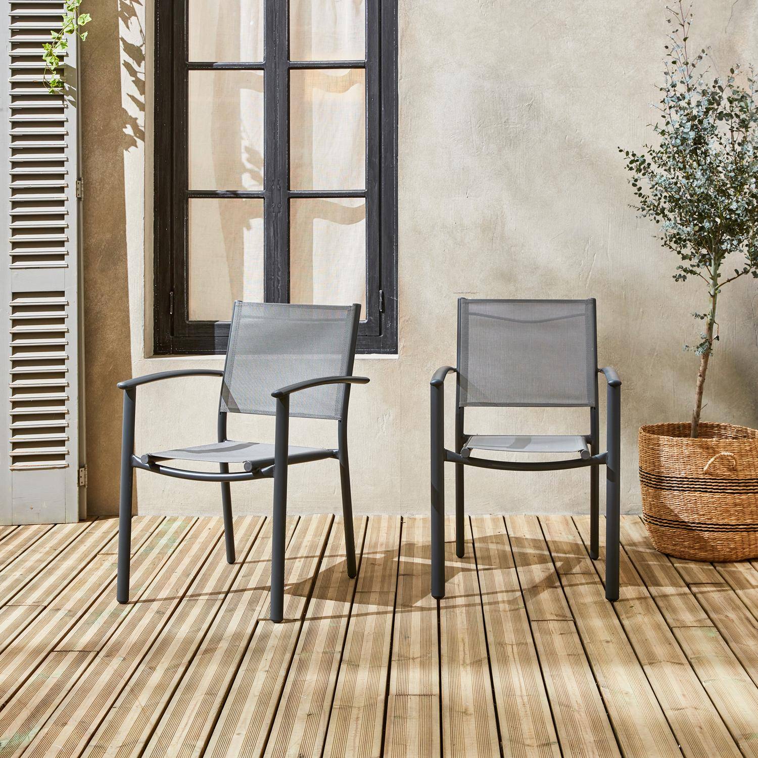 Lot de 2 fauteuils de jardin gris clair et anthracite empilables aluminium et textilène P56xL57xH85cm Photo2