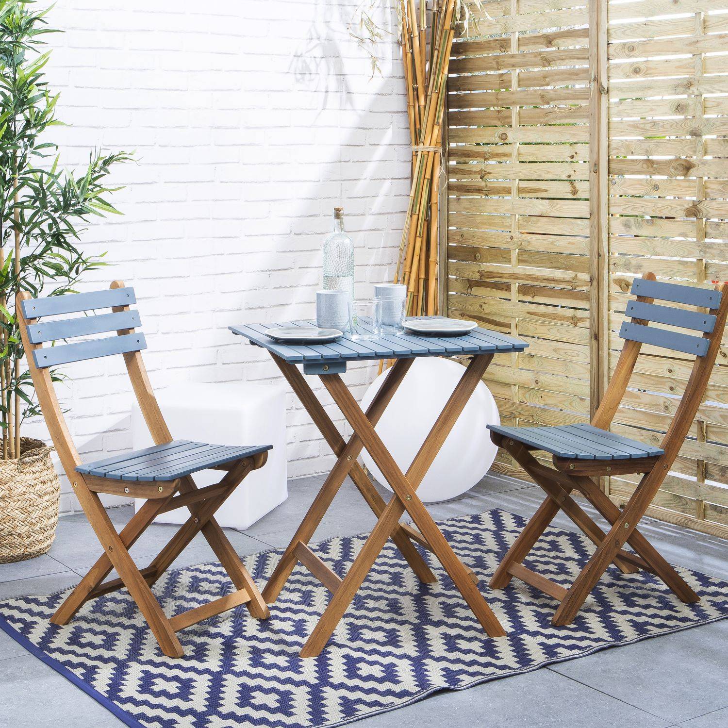 Conjunto de jardim de madeira Bistro 60x60cm - Barcelona - azul acinzentado, mesa dobrável bicolor quadrada com 2 cadeiras dobráveis, acácia Photo1