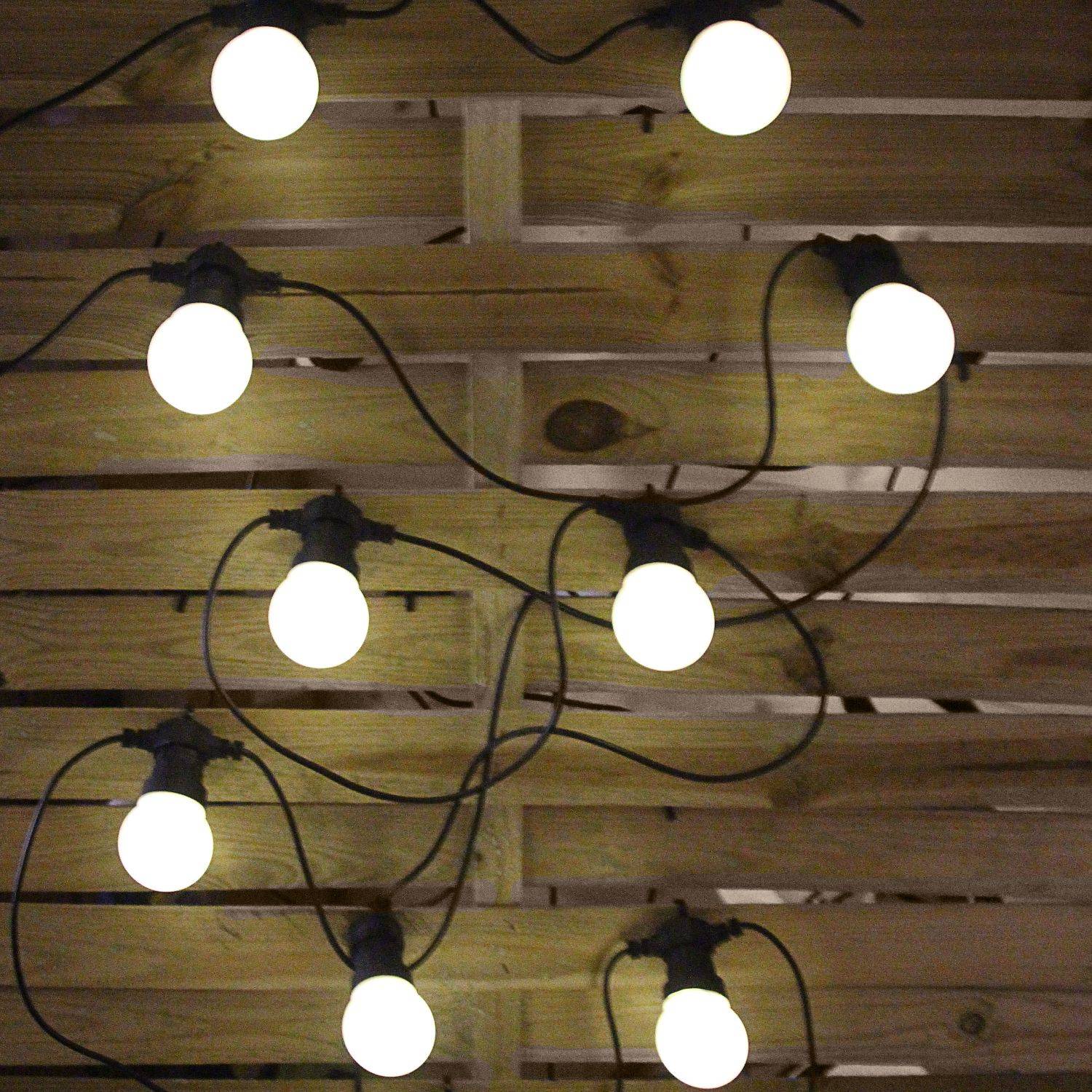 HERACLES -  Guirlande lumineuse guinguette extérieure avec 10 ampoules blanches, 50 LED, à piles (non fournies), fonction timer,  8 modes,  4,5 m de long Photo1