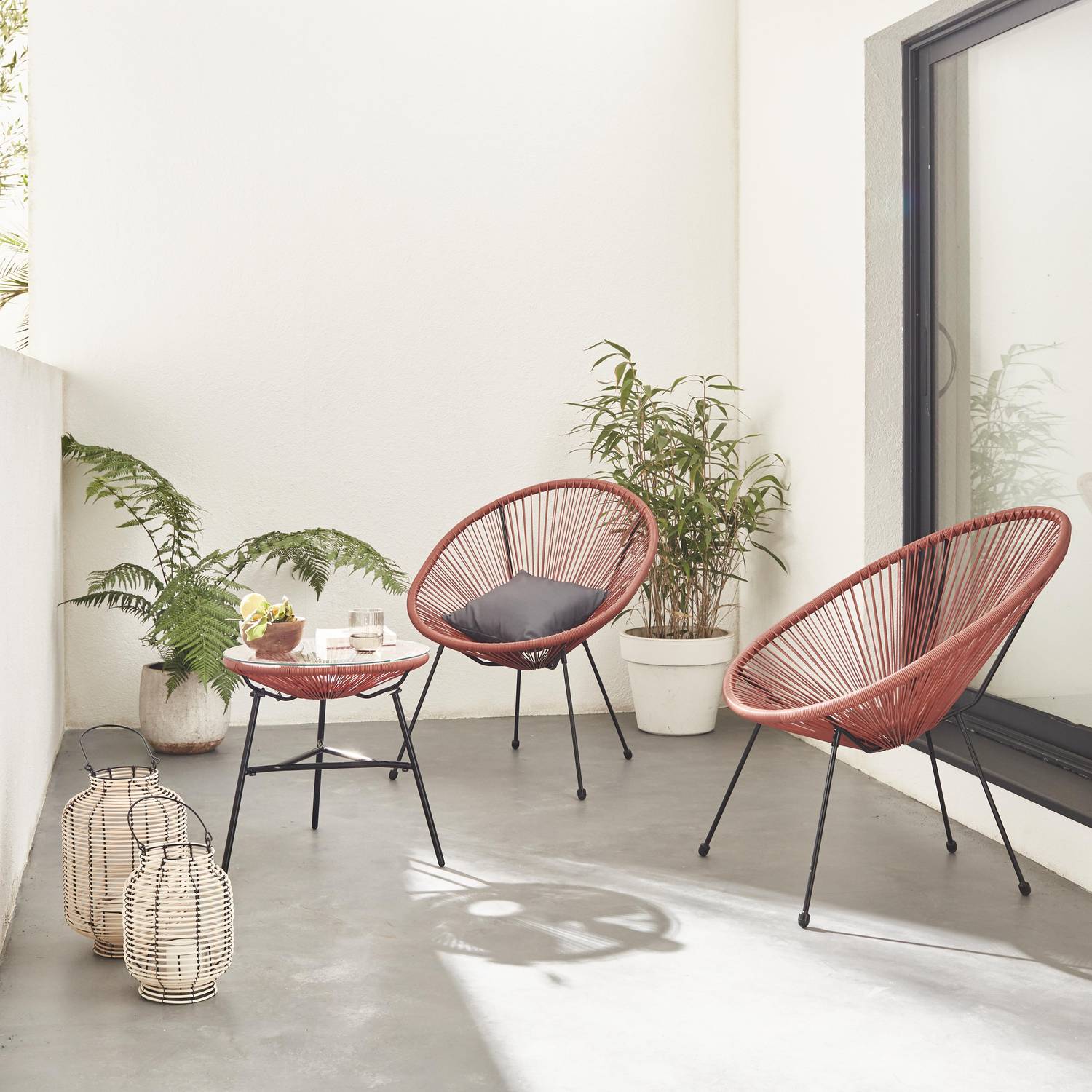 Set van 2 ei-vormige stoelen ACAPULCO met bijzettafel - Terra Cotta - Stoelen 4 poten design retro, met lage tafel, plastic koorden Photo1