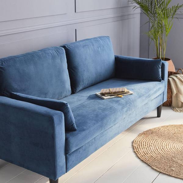 klep Voorbeeld forum Driezits sofa van blauw velours - Bjorn - 3-zits bank met houten poten,  scandinavische stijl