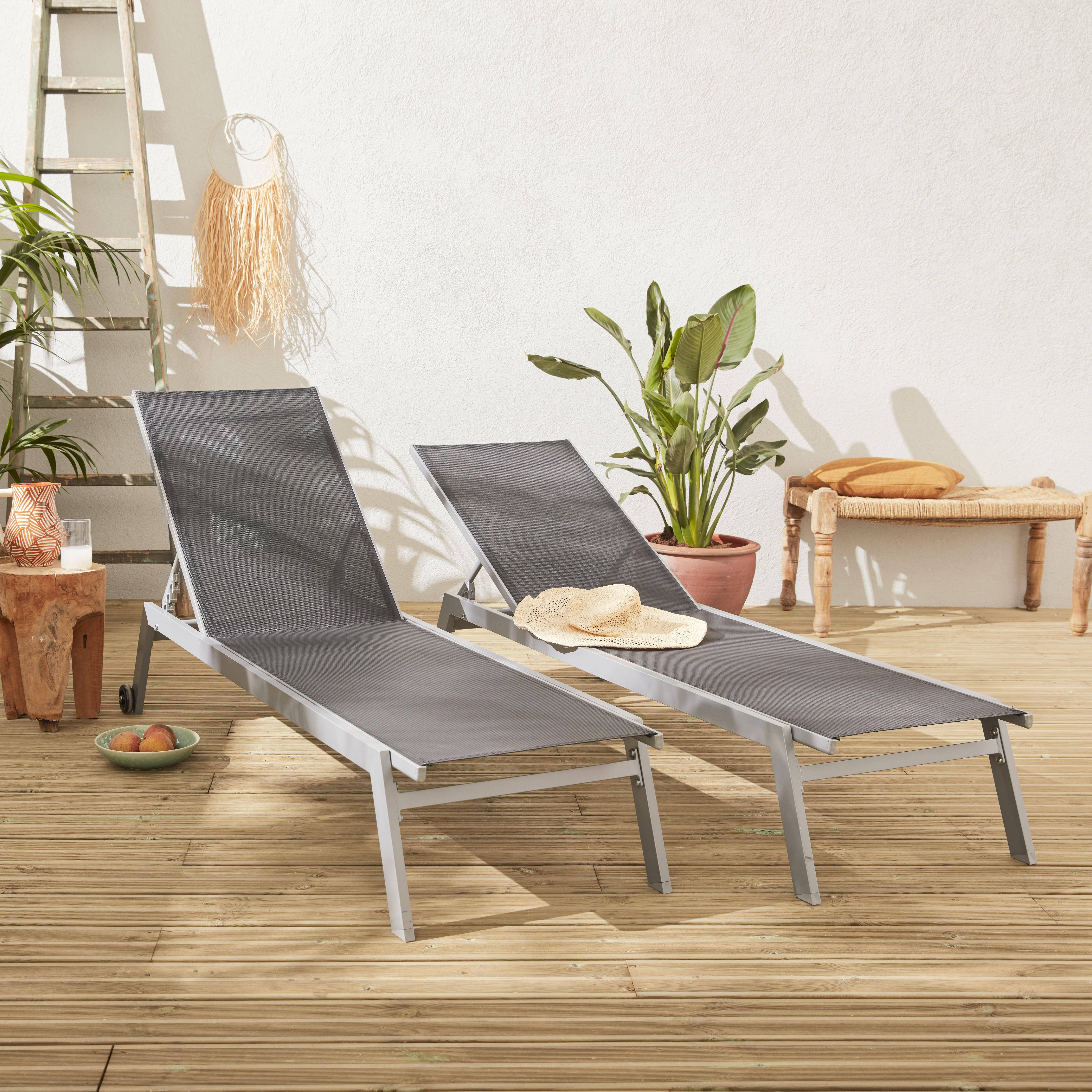 Set mit 2 ELSA Sonnenliegen aus grauem Aluminium und schwarzem Textilene, Liegestühle mit mehreren Positionen und Rädern Photo1