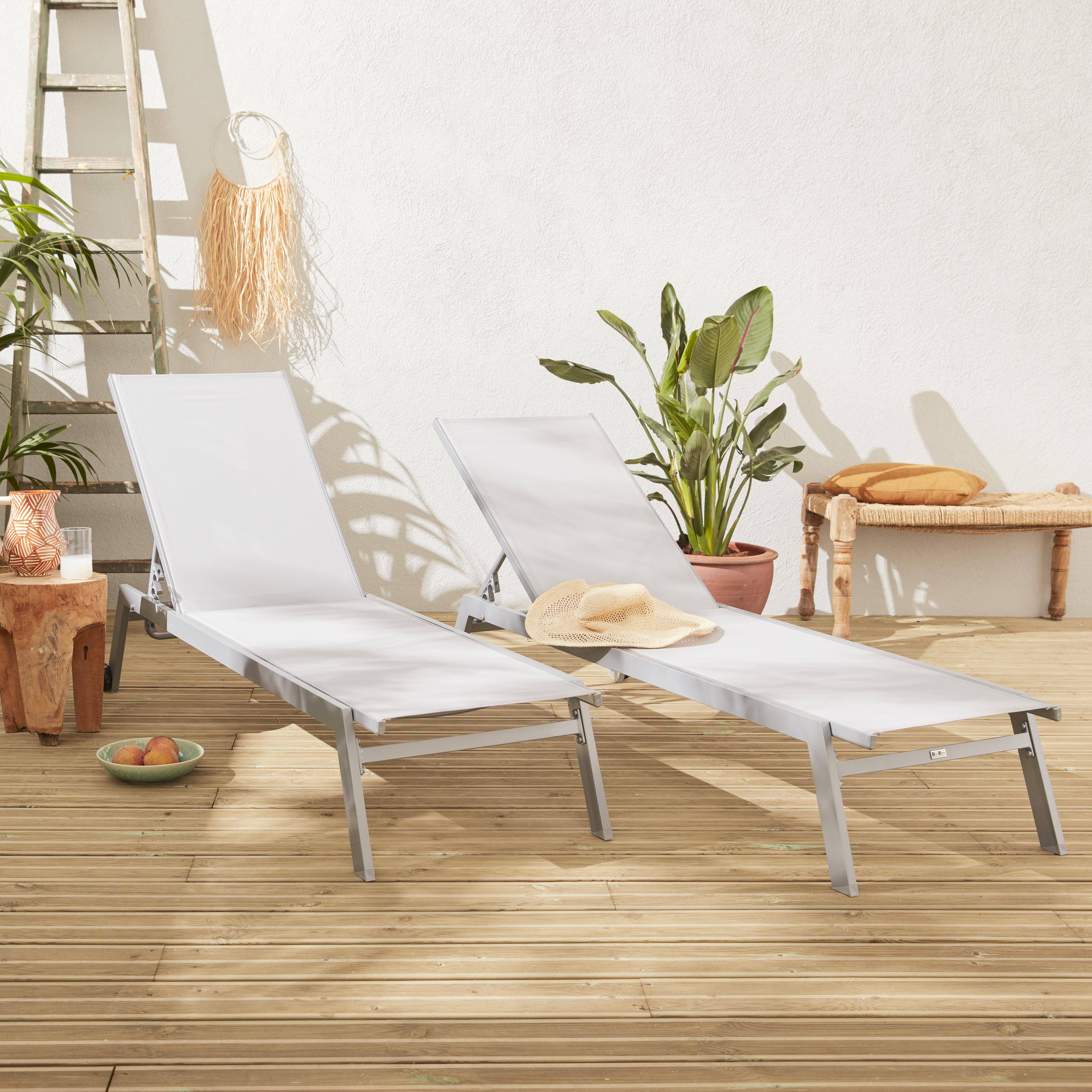 Set mit 2 ELSA Sonnenliegen aus grauem Aluminium und hellgrauem Textilene, Liegestühle mit mehreren Positionen und Rädern Photo1