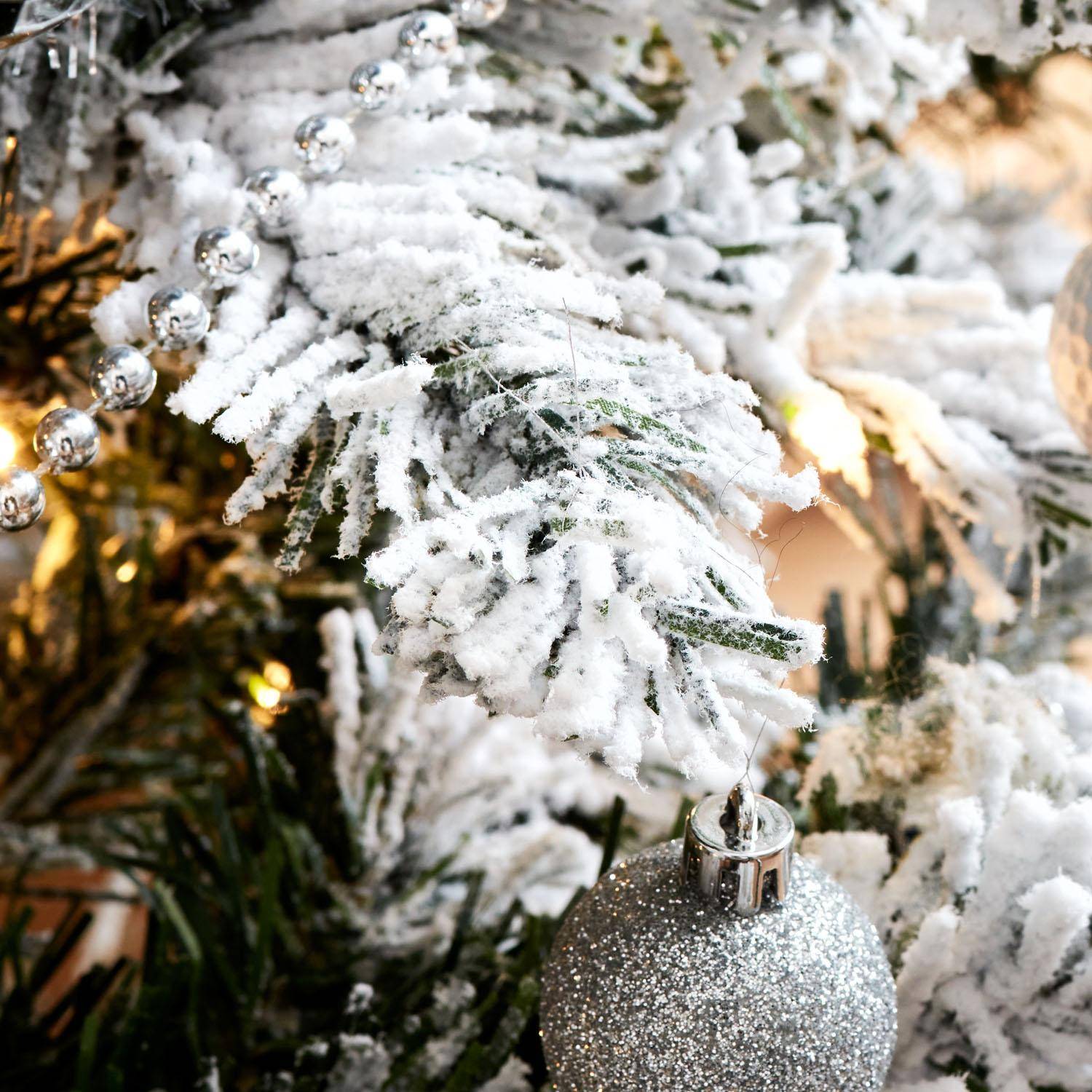 Árvore de neve artificial com kit de decoração - Montreal 150cm - branco com ornamentos azuis, prateados e brancos  Photo5