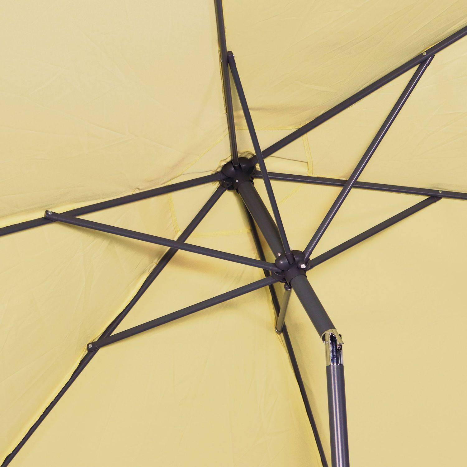 Parasol droit rond Ø300cm - Touquet Jaune pastel - mât central en aluminium orientable et manivelle d'ouverture Photo4