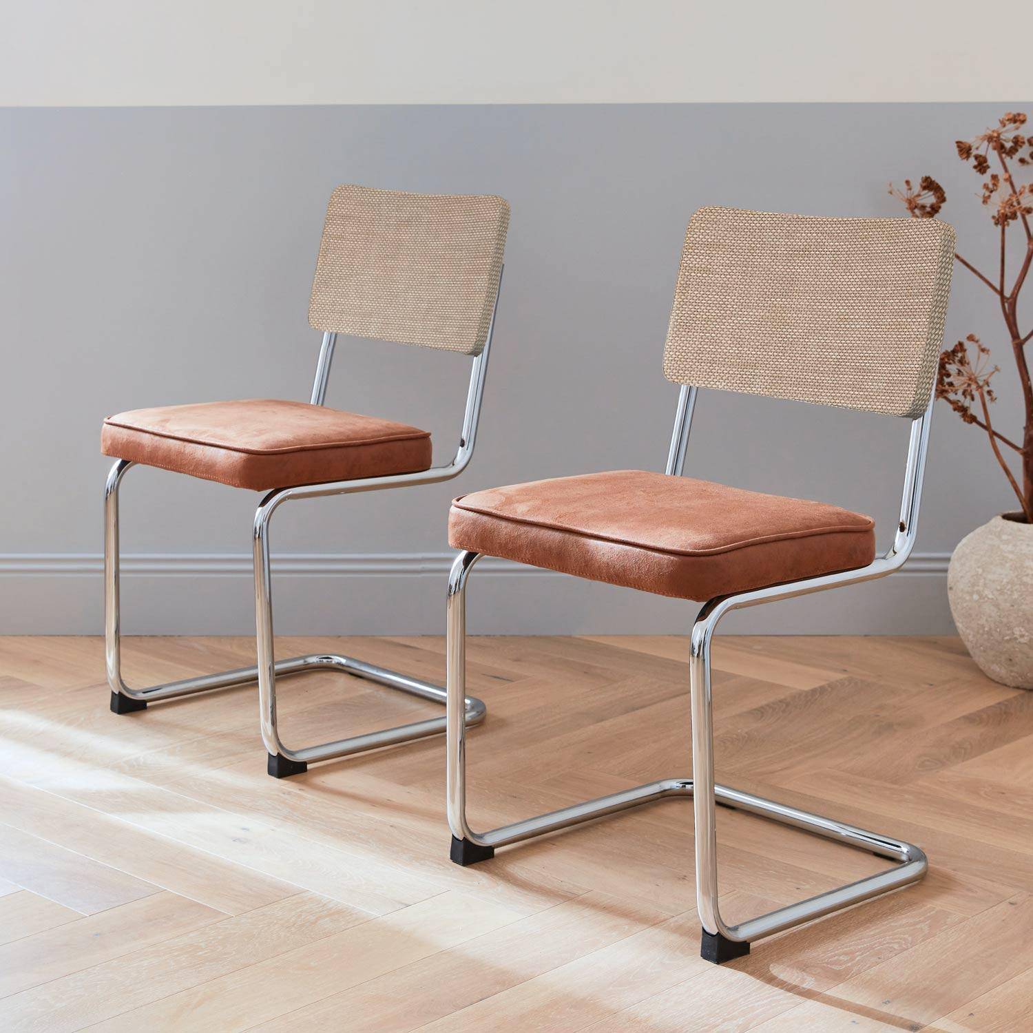 2 cadeiras cantilever - Maja - tecido castanho claro e resina com efeito rattan, 46 x 54,5 x 84,5 cm Photo1