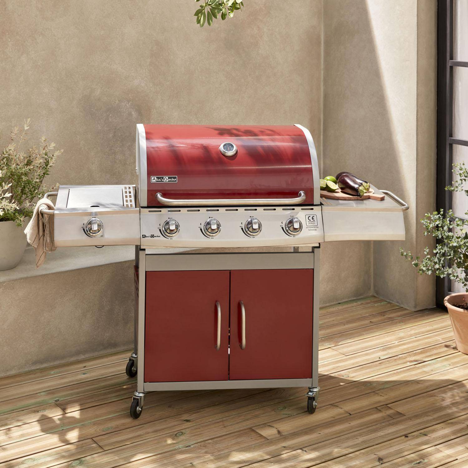 Barbecue gaz inox 17kW - Richelieu Rouge - Barbecue 5 brûleurs dont 1 feu latéral, côté grill et côté plancha Photo1