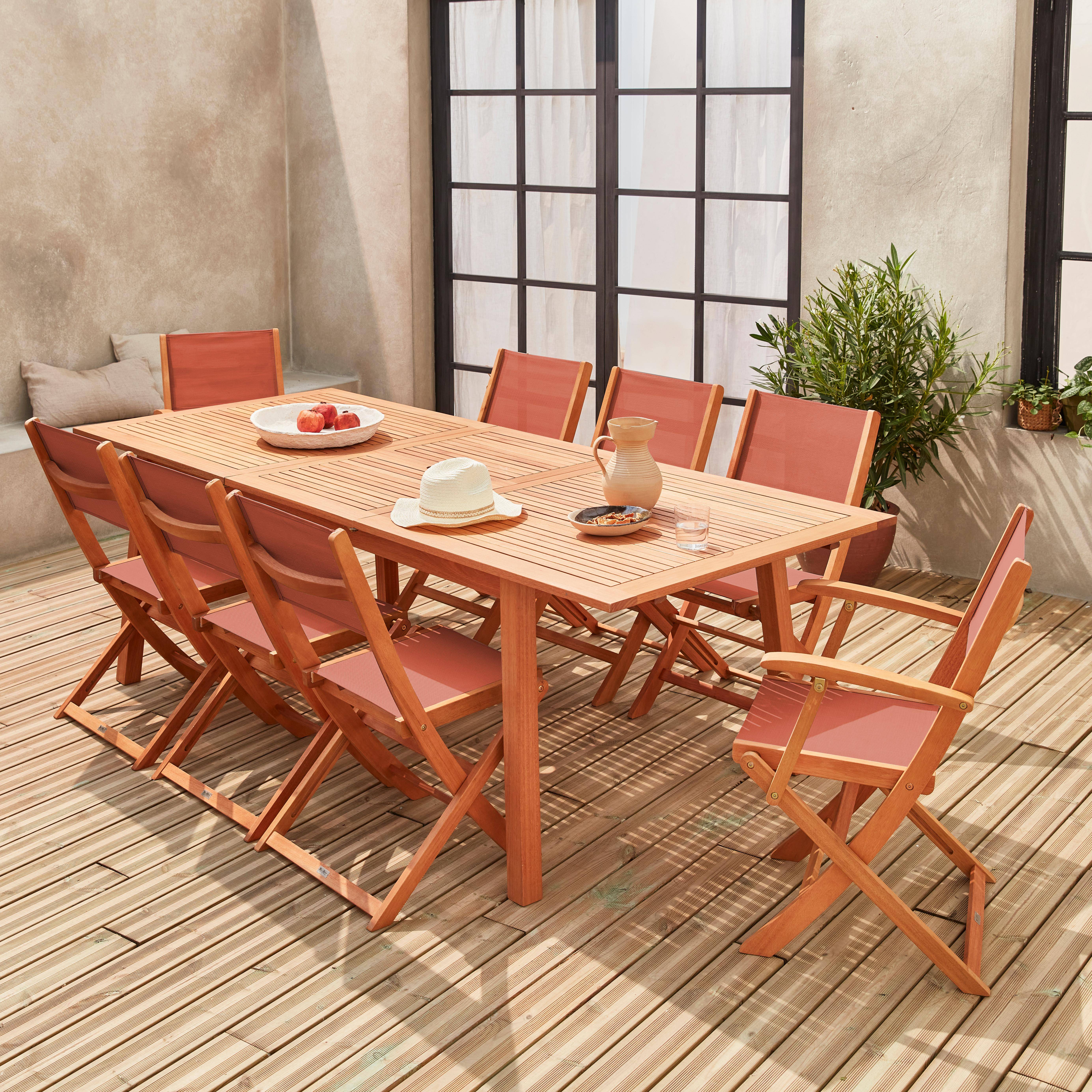 Ausziehbare Gartenmöbel aus Holz - Almeria - Tisch 180/240 cm mit Verlängerung, 2 Sesseln und 6 Stühlen aus geöltem FSC-Eukalyptusholz und terrakottafarbenem Textilene Photo1
